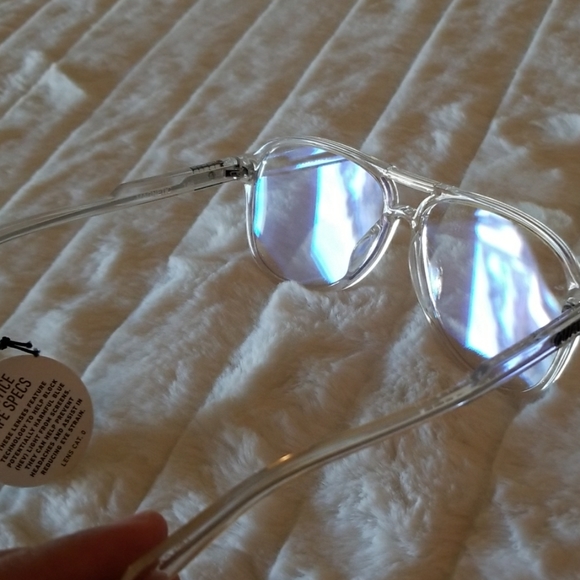 QUAY // rare magnetic blue light glasses - Picture 4 of 8